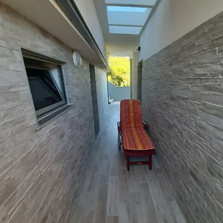Sunrise Apartments Vis Exterior photo